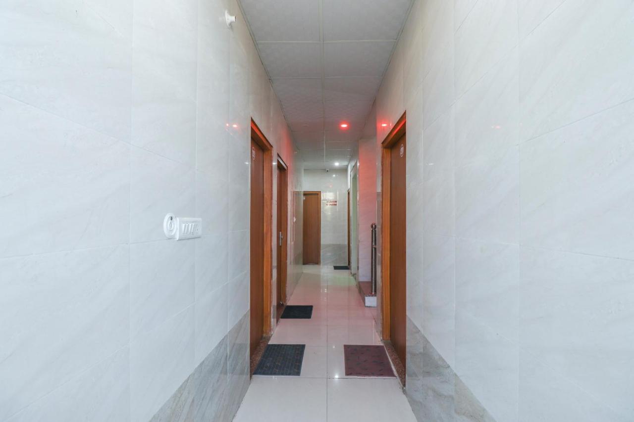 Oyo 69378 Trilok Dham Hotel Vrindavan Luaran gambar